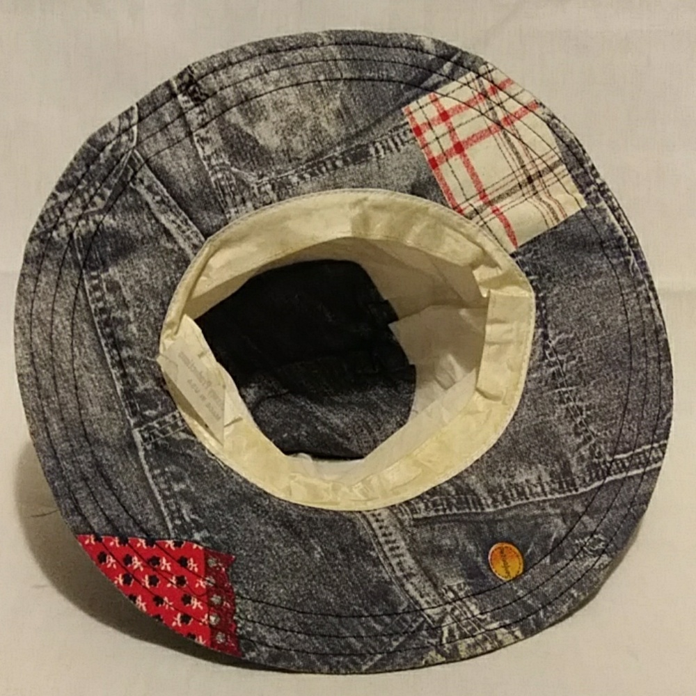 Walt Disney Bucket Hat - Picture 6 of 6